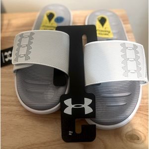 ‼️BRAND NEW‼️ Pair of Under armour slides size 10